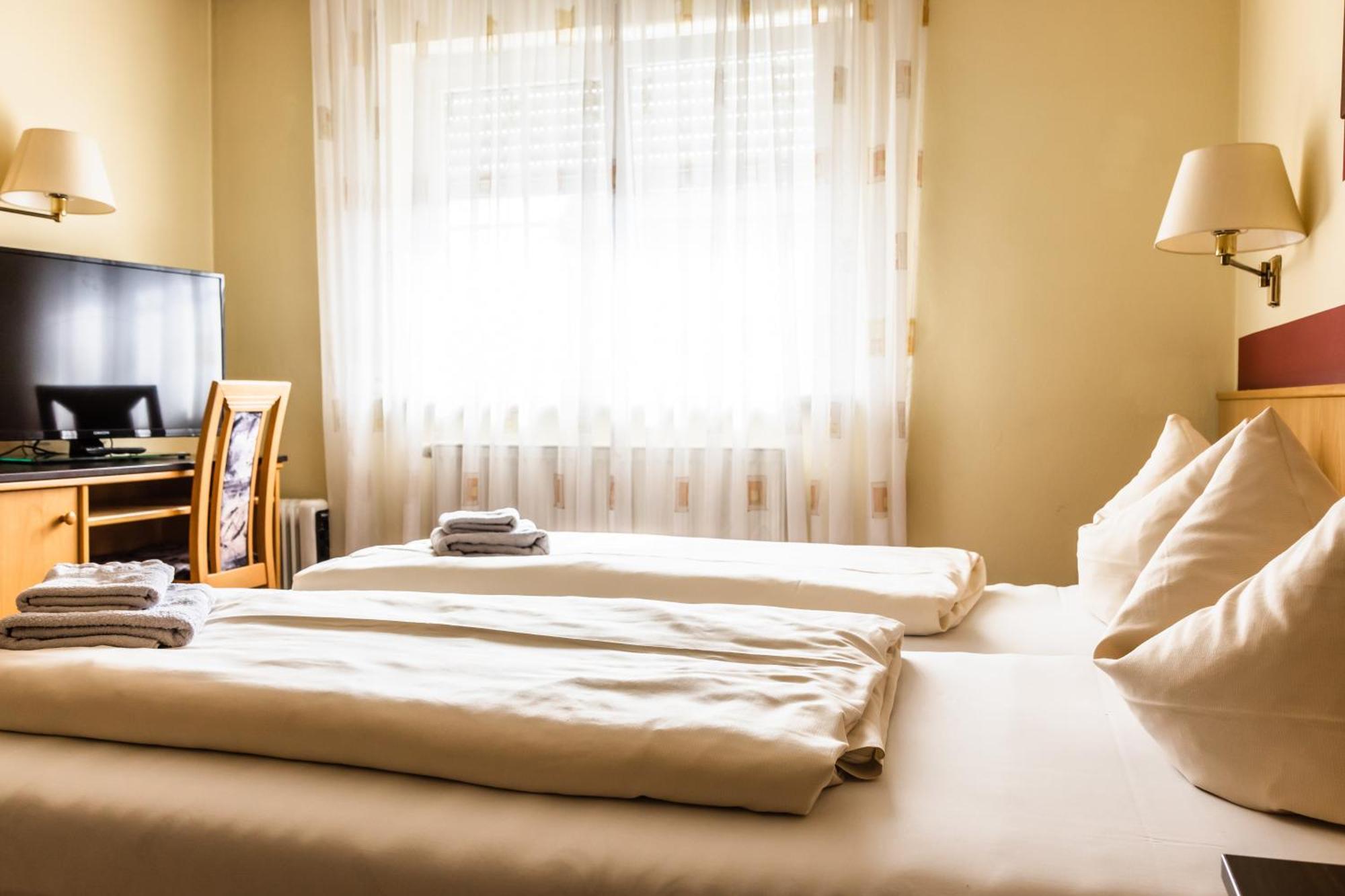 Hotelpension Zum Gockl 3* Allershausen